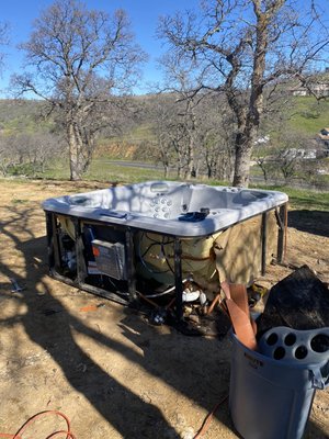 Hot Tub Removal - This was an old hot tub removal in La Grange. Cut into four pieces and removed in under an hour. Hot Tub Removal - This was an old hot tub removal in La Grange. Cut into four pieces and removed in under an hour.