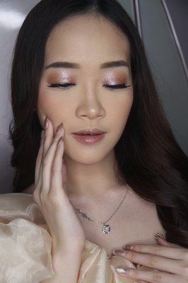 Natural Glam Makeup and hair style - This is the natural Glam look with my signature eye lashes techniques.