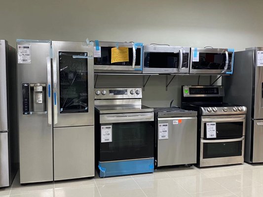 Kitchen Appliances Refrigerators, Stoves, Microwaves, Dishwashers - Kitchen Appliances Refrigerators, Stoves, Microwaves, Dishwashers  up to 50% off scratch & dent.  Financial $39 down payment.