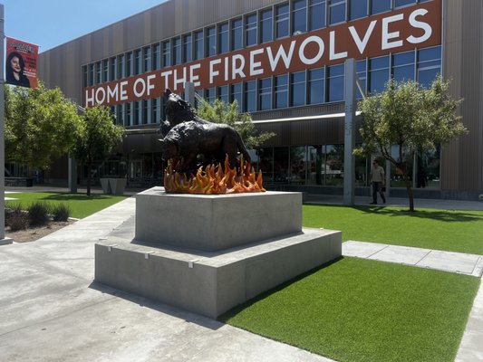 Samueli Academy in Santa Ana - Smart Turf was selected to install artificial grass in the front of the school and in interior spaces. Samueli Academy in Santa Ana - Smart Turf was selected to install artificial grass in the front of the school and in interior spaces.