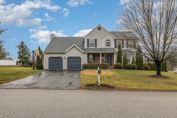 110 Hershey Circle - 110 Hershey Circle 110 Hershey Circle - 110 Hershey Circle
