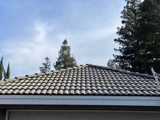 Roof cleaning - US Mobile Power Wash Services, Inc. was hired to wash the roof tiles to remove the mold Roof cleaning - US Mobile Power Wash Services, Inc. was hired to wash the roof tiles to remove the mold