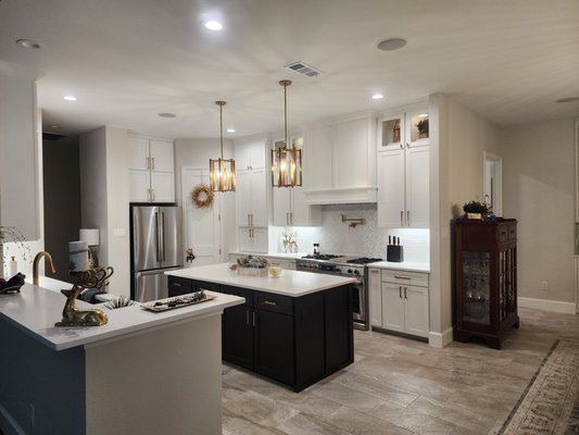 Kitchen Remodel Projects - Working on remodel projects with contractors and homeowners is so much fun! What a rewarding experience to see someone's vision or dream transition into a beautiful work of art. Managing details, communicating efficiently, and meeting expectations are just a few reasons people choose to do business with us. Read some of our reviews and then give us a call. We offer free onsite estimates and are always happy to help. We look forward to serving you.