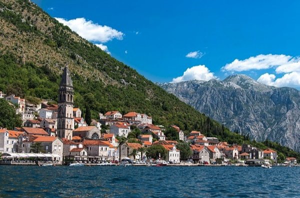 Land Cruise - The Dalmatian Coast - The Travel Savvy team is thrilled to invite you to join us for our inaugural Signature Small Group Journeys, an exclusive Land Cruise through the Dalmatian Coast, exploring the breathtaking landscapes and rich cultures of Montenegro, Croatia, Bosnia, and Slovenia.

Designed for discerning travelers, this luxury small-group experience blends adventure with indulgence. Guests will travel in comfort by luxury coach, with all baggage and logistics seamlessly handled by our expert team, ensuring a stress-free and immersive journey. Along the way, travelers will stay in hand-selected 5-star hotels and savor fine dining experiences showcasing the region’s most exquisite local cuisines—from fresh Adriatic seafood to Slovenia’s renowned truffles and wines.