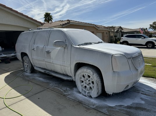 2008 Yukon XL - Drip Wash
Clay
Panel prep
Machine Wax
Interior Detail