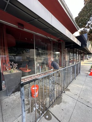 Commercial window cleaning - We clean both residential and commercial windows, we have accounts with storefront, restaurants, and clinics. We clean exterior and interior windows weekly, monthly and quarterly. We can adapt to the special hours and days of operation to meet the customers needs. Commercial window cleaning - We clean both residential and commercial windows, we have accounts with storefront, restaurants, and clinics. We clean exterior and interior windows weekly, monthly and quarterly. We can adapt to the special hours and days of operation to meet the customers needs.
