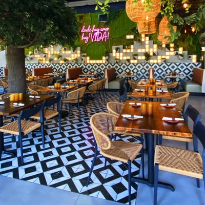 VIDA Cocina + Tequila Altamonte Springs, FL 32714 - VIDA Cocina + Tequila Mexican Restaurant with Modern Mexican Cuisine. Our furniture: rope elegant chair from new 2024 collection, solid oak wood tables.