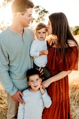 Lifestyle Family Session - Family sessions don't have to be boring! In fact, my goal is to get your comfortable and guide you into poses that feel natural, authentic and most importantly that you are connected with your family. Check out some of my favorites! Lifestyle Family Session - Family sessions don't have to be boring! In fact, my goal is to get your comfortable and guide you into poses that feel natural, authentic and most importantly that you are connected with your family. Check out some of my favorites!