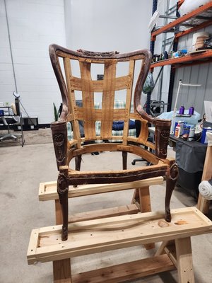 Frame to finish an antique chair. - Frame to finish. everything new Frame to finish an antique chair. - Frame to finish. everything new