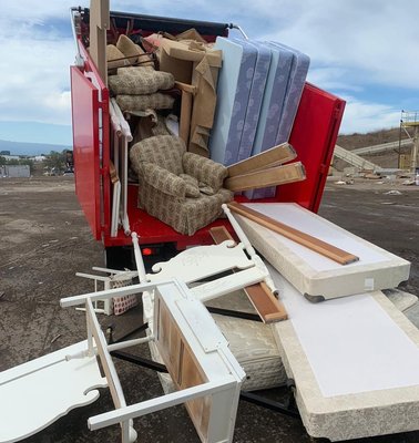 APPLIANCES REMOVAL - We are prepared to handle the removal of any items, from couches, mattresses and furniture to pianos and jacuzzis!
