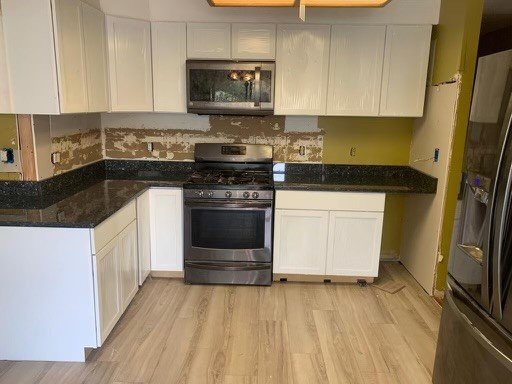 Kitchen Remodeling - This kitchen was done as a present gift from a husband to a wife. Kitchen Remodeling - This kitchen was done as a present gift from a husband to a wife.