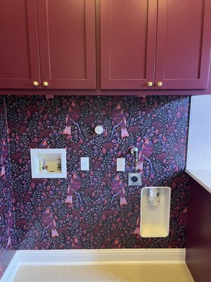 Wallpapering in the laundry room - The work was carried out in two stages. Preparing walls using liner and wallpapering. Wallpapering in the laundry room - The work was carried out in two stages. Preparing walls using liner and wallpapering.