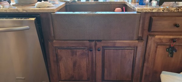 Copper Sink after cleaning - Our Deep Cleaning service provides a thorough and meticulous cleaning of your entire home. Key tasks include hand wiping baseboards, light switches, and fixtures; scrubbing and sanitizing kitchen appliances, countertops, and sinks; and deep cleaning bathrooms, including tile grout and fixtures. Living areas and bedrooms are detailed with dusting, vacuuming, and polishing furniture to ensure every corner is spotless.