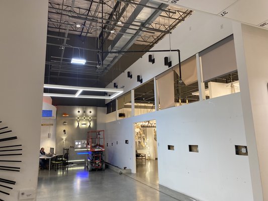 Tech lighting showroom installation. - In this project we were subcontracted by Lights Fantastic Pro to redo their Tech lighting display in their showroom. Tech lighting showroom installation. - In this project we were subcontracted by Lights Fantastic Pro to redo their Tech lighting display in their showroom.