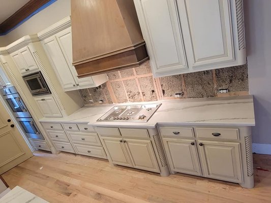 kitchen makeover 2021 - This Countertop was done on a old kicthen which was in bad shape, but here at Grindstone Granite we take care of any kind of kicthen remodaling Big or Small and make it look spectacular!!!!! Call Now and we'll have your home looking amazing in no time. kitchen makeover 2021 - This Countertop was done on a old kicthen which was in bad shape, but here at Grindstone Granite we take care of any kind of kicthen remodaling Big or Small and make it look spectacular!!!!! Call Now and we'll have your home looking amazing in no time.