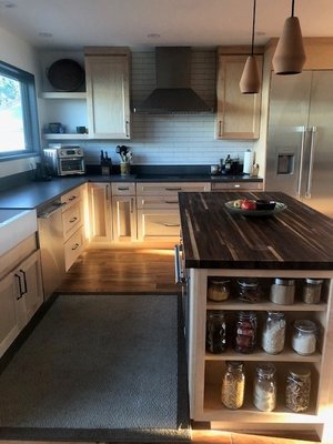 Natural Maple Kitchen - Natural Maple cabinets Natural Maple Kitchen - Natural Maple cabinets