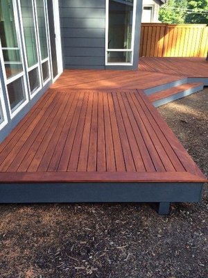 Decks And Patios Renovation - Work on stone decks and patios involves the construction and design of outdoor areas. In the case of decks, work is done on the installation of elevated platforms, typically made of wood or composite materials. For stone patios, natural or artificial stone is used to create an outdoor space.

In both cases, tasks such as soil preparation, installation of the base, arrangement of materials and construction of structures that ensure durability and safety are carried out. The choice of materials and design depends on your preferences and the environment of your home. Is there any specific aspect you would like to know more about?
