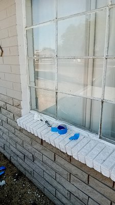 house reglaze feb 2021 - The home owner were absolutely happy, with the out come of her window project. We successful removed the broken panes of glass, replacing it