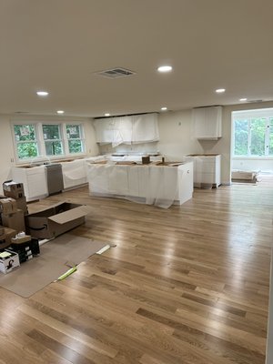 Painting and Kitchen Cabinet Installation, Lynnfield MA. - This is project we did it at a 5k Sq.Ft house in Lynnfield MA. We did all the interior painting and Installed 48 kitchen cabinets + 4 bathroom vanities. House went to market for over $2.5 Million. Painting and Kitchen Cabinet Installation, Lynnfield MA. - This is project we did it at a 5k Sq.Ft house in Lynnfield MA. We did all the interior painting and Installed 48 kitchen cabinets + 4 bathroom vanities. House went to market for over $2.5 Million.