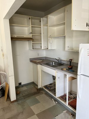 KITCHEN REMODEL 2022 - THIS REMODEL WAS DONE ON AN OLD KITCHEN THAT WAS IN BAD SHAPE.THE REST OF THE HOUSE HAD BEEN UPDATED.SO THE KITCHEN STUCK OUT LIKE A SORE THUMB,WE GUTTED IT AND PUT IN NEW CABINET AND APPLIANCE TO MATCH THE OVERALL TORE OF THE HOUSE KITCHEN REMODEL 2022 - THIS REMODEL WAS DONE ON AN OLD KITCHEN THAT WAS IN BAD SHAPE.THE REST OF THE HOUSE HAD BEEN UPDATED.SO THE KITCHEN STUCK OUT LIKE A SORE THUMB,WE GUTTED IT AND PUT IN NEW CABINET AND APPLIANCE TO MATCH THE OVERALL TORE OF THE HOUSE