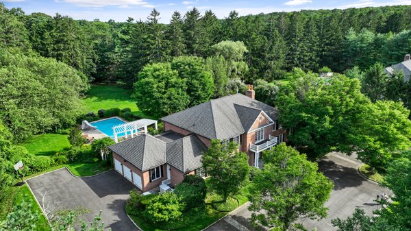 𝐉𝐮𝐬𝐭 𝐋𝐢𝐬𝐭𝐞𝐝-23 Evans Drive, Brookville - Located in the village of Brookville, just moments from the LIU Post, sits this 2 Acres beautifully updated traditional family home looking over Salt Water In-Ground Pool. Gated entry + circular driveway with plenty of parking. Open floor plan with high ceilings and large scale. All new light wide plank hardwood floors throughout and generously sized entertaining rooms. Soaring ceilings in the formal living room flood the house with incredible natural lighting. The family room opens up to the kitchen with beautiful marble countertops, top of the line appliances, custom cabinetry/built ins and large wooden ceiling beams that create a warm, inviting space. Fleetwood sliding doors open up and flow out to the expansive backyard with covered outdoor seating/dining, pool/spa and tons of extra grass space. Upstairs is a spacious yet cozy retreat-style primary suite with a fireplace and a massage room. Three additional bedrooms features ensuite bath, extra seating room, massive walk-in closet, steam shower, floating tub and double vanity sink areas and all the glamour of 21ST century lifestyle in each space with architectural detail throughout reflecting timeless luxury.