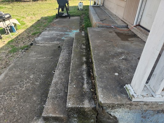 Driveway clean and algae removal - Small front porch and driveway that the customer wanted just washed and the green algae removed.