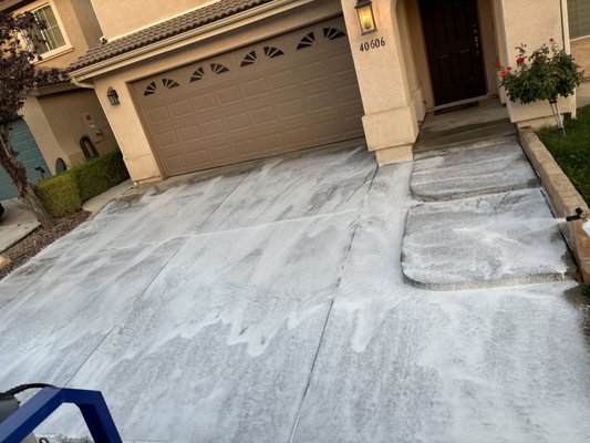 Driveway cleaning - This house driveway was filthy we turned it from a dirty unwelcoming driveway to a brand new looking driveway! Driveway cleaning - This house driveway was filthy we turned it from a dirty unwelcoming driveway to a brand new looking driveway!