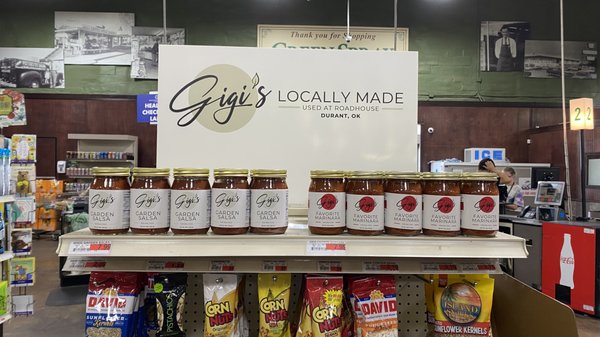 Gigi's Display - Customized logo implemented into the complete delivery of package label and display design. Gigi's Display - Customized logo implemented into the complete delivery of package label and display design.