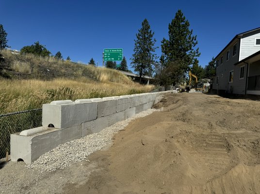 Downtown Coeur d alene Idaho boulder and retaining wall. - Retaining wall Downtown Coeur d alene Idaho boulder and retaining wall. - Retaining wall