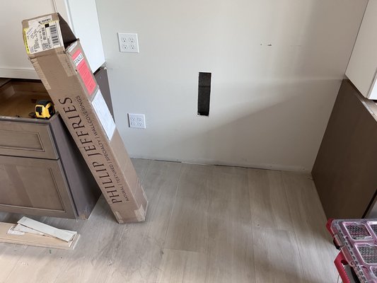 Countertop brackets installation - 5 brackets in total was installed Countertop brackets installation - 5 brackets in total was installed