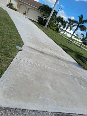 large driveway cleanings - customers were outta town. they asked if I could stop by to clean up their driveway, so they could come down to a fresh clean driveway. large driveway cleanings - customers were outta town. they asked if I could stop by to clean up their driveway, so they could come down to a fresh clean driveway.