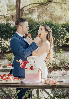 Weddings by A&C - This portfolio you will find pictures of our wedding cakes that we have done over the last couple of years! We provide wedding cakes from small to large. No matter the size of your wedding we can help with creating a beautiful wedding cake for you!