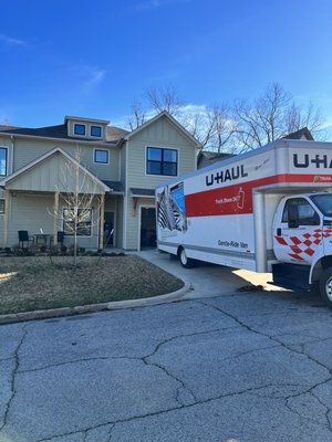 26ft truck unload - 26ft unload with piano with 3 men took less than 2 hours