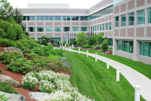 Commercial Landscaping - Attention to detail & professionalism is what you will get when contracting with Emerald Touch Landscape for your Commercial Landscaping needs. From weekly to bi-weekly visits, color changes to pots or planter beds, tree trimming, bed cleaning, mulching, lawn treatments or other landscape needs we have the right crew for you.