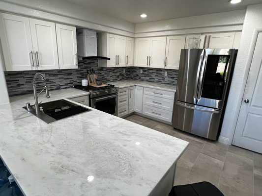 White shaker with marble - Full kitchen remodeling, 2 weeks project for another happy customer.
Cabinets, countertops, lights, and flooring. White shaker with marble - Full kitchen remodeling, 2 weeks project for another happy customer.
Cabinets, countertops, lights, and flooring.