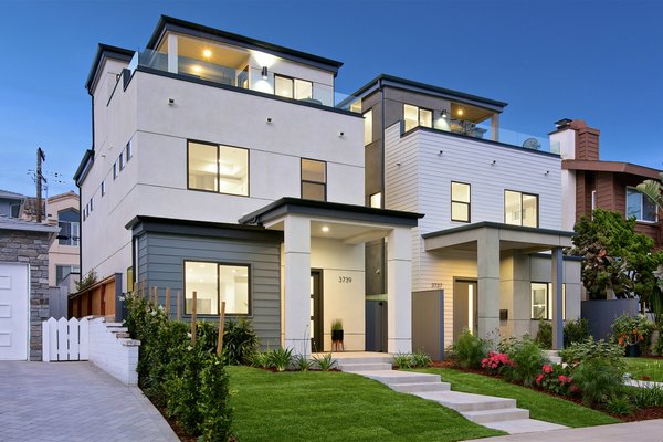 Pacific Beach new modern residences - This project created two new single family residences on an existing double lot.