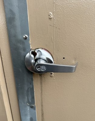 Bathroom Lock Replacement – Commercial Retail - Responded to an emergency lockout at a major retail location. The original lever handle was damaged beyond repair. We removed the broken hardware and installed a new commercial-grade lockset, Bathroom Lock Replacement – Commercial Retail - Responded to an emergency lockout at a major retail location. The original lever handle was damaged beyond repair. We removed the broken hardware and installed a new commercial-grade lockset,