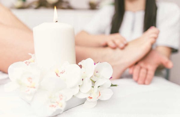 Foot Massage - Massaging the soles of the feet can mediate qi and blood, so that the lactic acid in the body can be discharged from the body in time, thereby relieving muscle fatigue.
