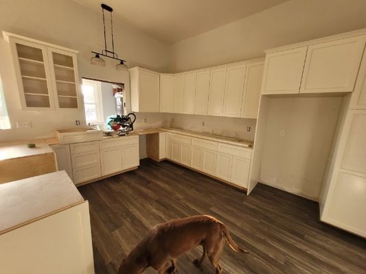 Kitchen Remodel - This remodel was done on an old kitchen that needed to be modernized. We replaced the countertops, backsplash, fixtures and cabinet hardware. Kitchen Remodel - This remodel was done on an old kitchen that needed to be modernized. We replaced the countertops, backsplash, fixtures and cabinet hardware.