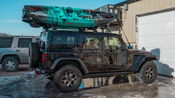 Jeep Rubicon Offroad Set Up - When you're ready to go off-roading, the Jeep Rubicon Offroad Set Up specializes in keeping you prepared with all of the features you need to tackle any obstacle. This set includes an offroad light bar, winch bumper, and a kayak carrier -- everything you need in one package.