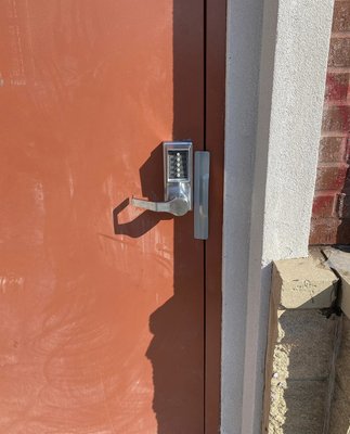 Kaba Simplex Locks - The KABA Simplex locks are Heavy Duty Keypad Entry Locks. They feature strong rugged design and construction, well known for its durability. Entry Function Lockset - Unlock door with the pushbutton keypad. Easy to install, program and maintain.