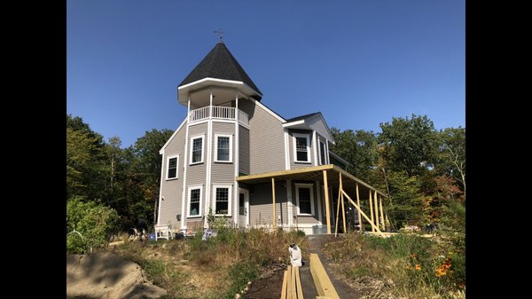 Togus pond custom house build - New asphalt shingle roof
Vinyl siding installation
New home built by custom home builder