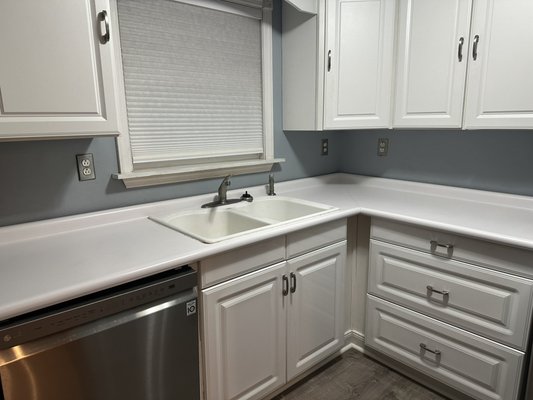 Kitchen counter and sink install - This was a kitchen update, removed old countertop, and sink installed new countertops and a new sink!