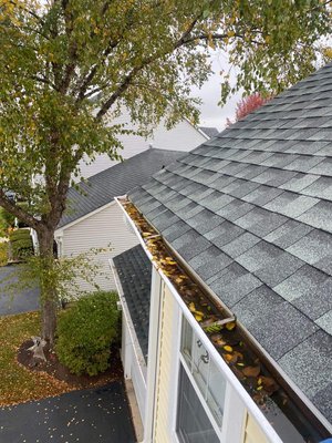 Gutter cleaning - Cleaning all the dirt, mold and leaves . Gutter cleaning - Cleaning all the dirt, mold and leaves .