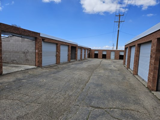 Storage Unit Complex Junk Removal - We were hired to clean out a full storage unit complex that had been left in major disrepair. We cleaned out all the units, hauled away all the junk and trash, and blew out or swept the everything. We even removed the weeds. It looked like a whole new complex. Storage Unit Complex Junk Removal - We were hired to clean out a full storage unit complex that had been left in major disrepair. We cleaned out all the units, hauled away all the junk and trash, and blew out or swept the everything. We even removed the weeds. It looked like a whole new complex.