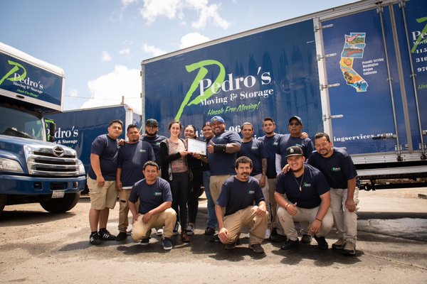 Senior moving services. Multiple unit moving, fine art packing, white glove moving services, we move from a room to a big home. - This is a picture of us getting an award, the whole team is there. Here we show Franky packing fine china. And here we have a veteran thanking us for his discount. Senior moving services. Multiple unit moving, fine art packing, white glove moving services, we move from a room to a big home. - This is a picture of us getting an award, the whole team is there. Here we show Franky packing fine china. And here we have a veteran thanking us for his discount.