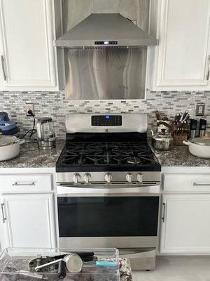 Gas range hood remodel - Customer wanted the stainless steel to pop to match the fridge and dish washer we did great