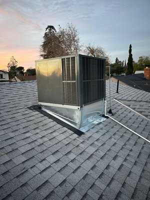 Gas rooftop 4 ton Goodman - Our team finished another installation, this time we installed Gas rooftop 4 ton Goodman GPUM348 installation as always, we did a perfect job and the customers were happy with our service. Gas rooftop 4 ton Goodman - Our team finished another installation, this time we installed Gas rooftop 4 ton Goodman GPUM348 installation as always, we did a perfect job and the customers were happy with our service.
