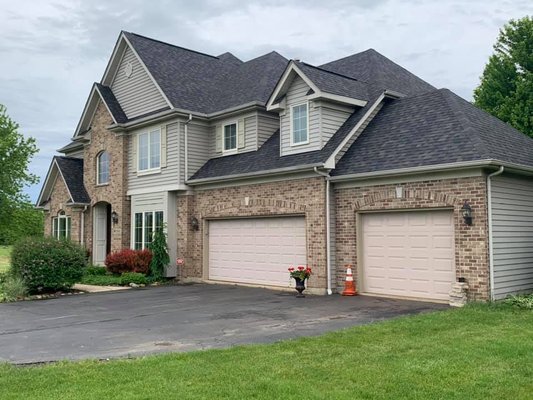 Owens Corning Duration “Black Sable” Elburn, IL - We offer a wide variety of roofing solutions for your establishments. Our team offers full roofing tear-off and replacement as well as repairs. Our roofers handle:
Asphalt Shingles
Low-Sloped Roofing
Metal and Copper Roofing
Repairs (Asphalt Shingles, Low-Sloped Roofs, and More)