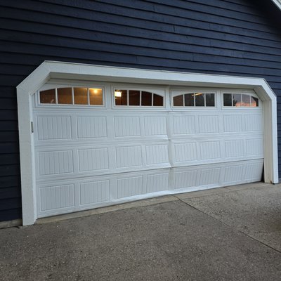 emergency call - Lavish Garage Doors We're here for you around the clock, offering emergency services from 6am to 10pm. Our dedicated team is always ready to ensure your safety. Trust Lavish Garage Doors for reliable and prompt service.